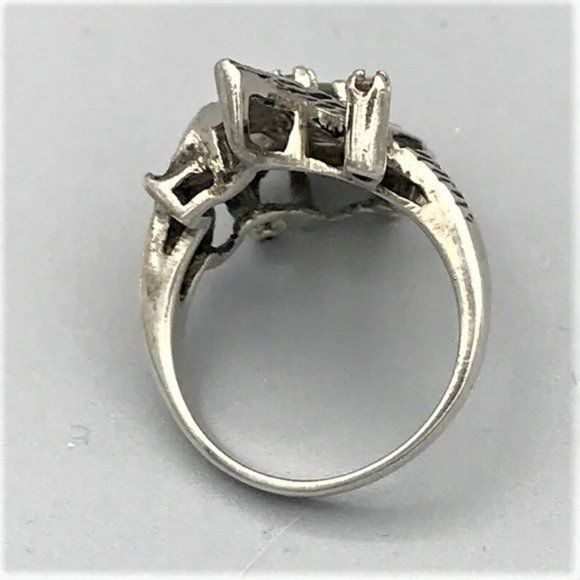 Vintage Brutalist / Modernist Sterling Silver Ring with Jade and Diamonds - Picture 5 of 10